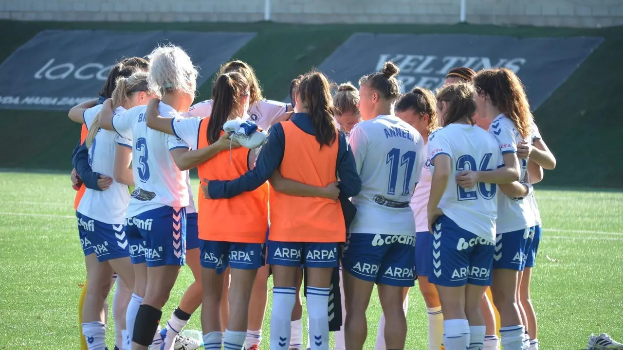 El Zaragoza CFF hace pi&ntilde;a despu&eacute;s de perder ante el CE Seagull. Foto: Zaragoza CFF