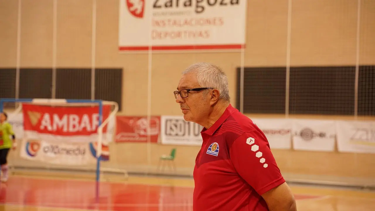 Corredera dirigiendo un partido de su equipo. | Foto: Sala Zaragoza