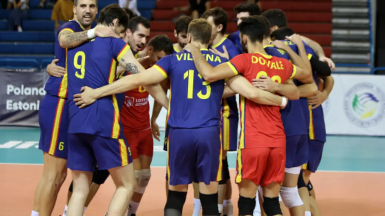 Plantilla de la Selecci&oacute;n Espa&ntilde;ola de Voleibol en la clasificaci&oacute;n para el Europeo. | Foto: RFEVB