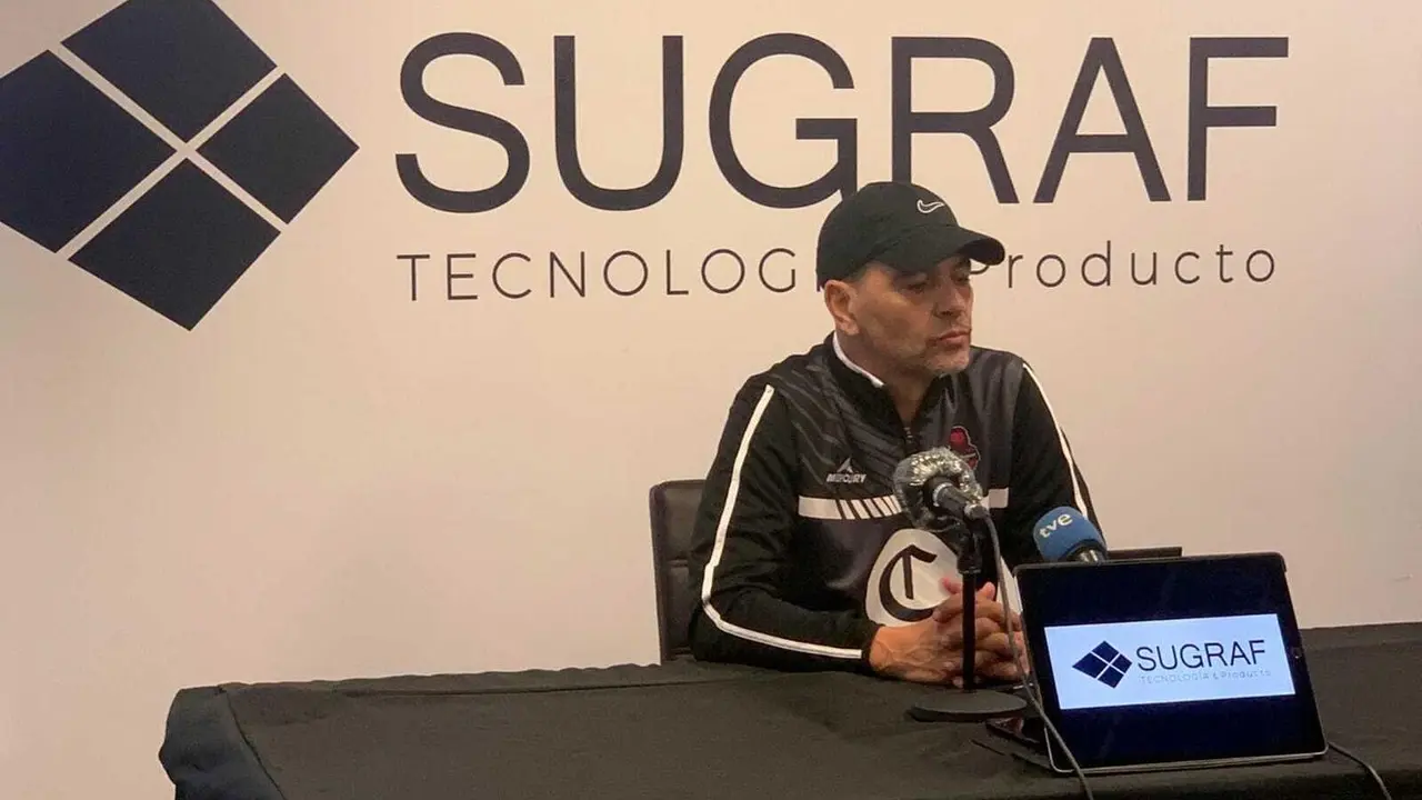 El `Oveja&acute; durante la rueda de prensa de su presentaci&oacute;n. |FUENTE: Casademont Zaragoza