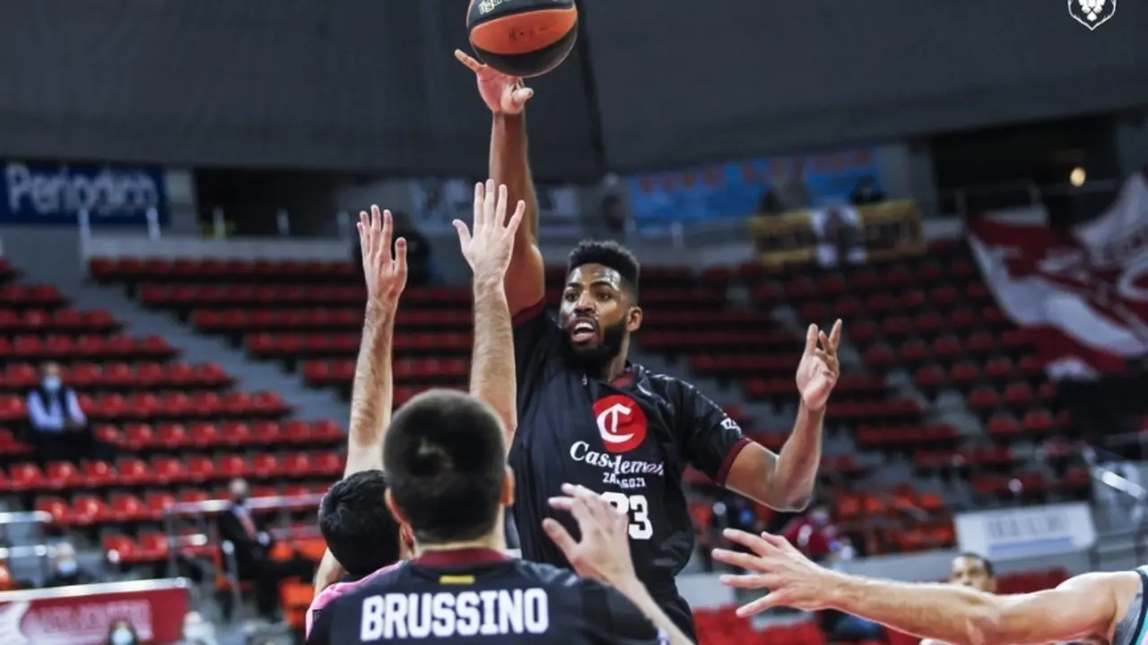 Jason Thompson, en el duelo ante el Barcelona. Foto: Esther Casas/Casademont Zaragoza