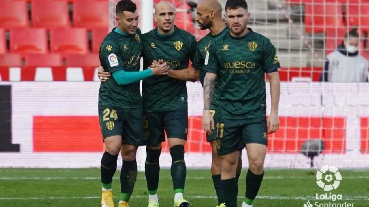 Gal&aacute;n, Mikel y Sandro felicitando a Borja Garc&iacute;a por su gol. | Foto: LaLiga