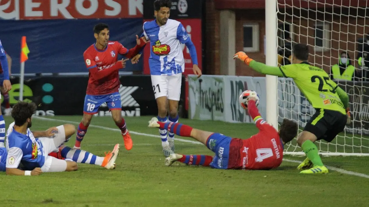 El Ejea en su derrota ante el Calahorra. Foto: @cdcalahorra