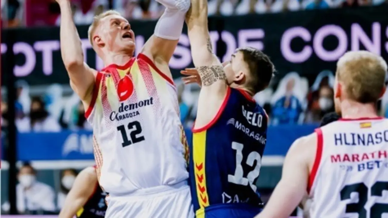 Benzing lanza a canasta. Foto: ACB