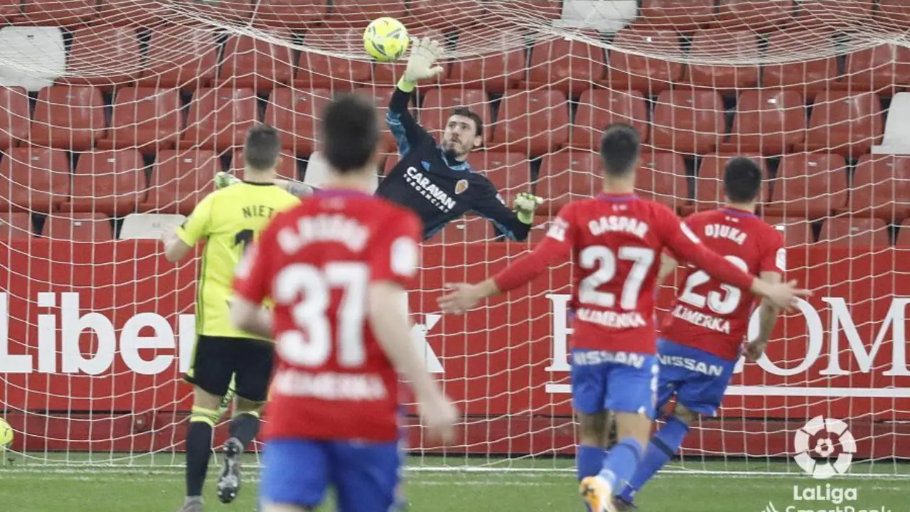 El Real Zaragoza perdi&oacute; ante el Sporting en la primera vuelta. Foto: LFP