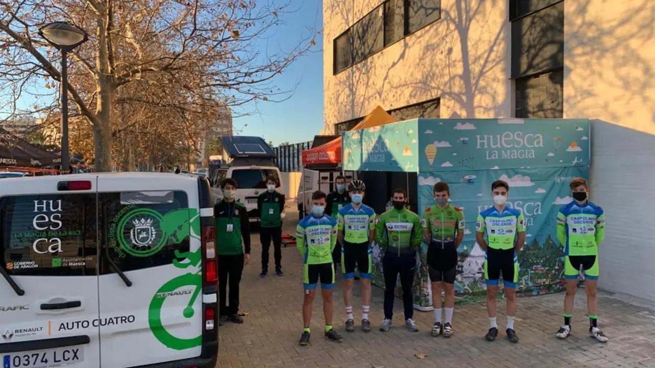 Representaci&oacute;n del CC Oscense en las pruebas disputadas en Valencia. Foto: Cedida