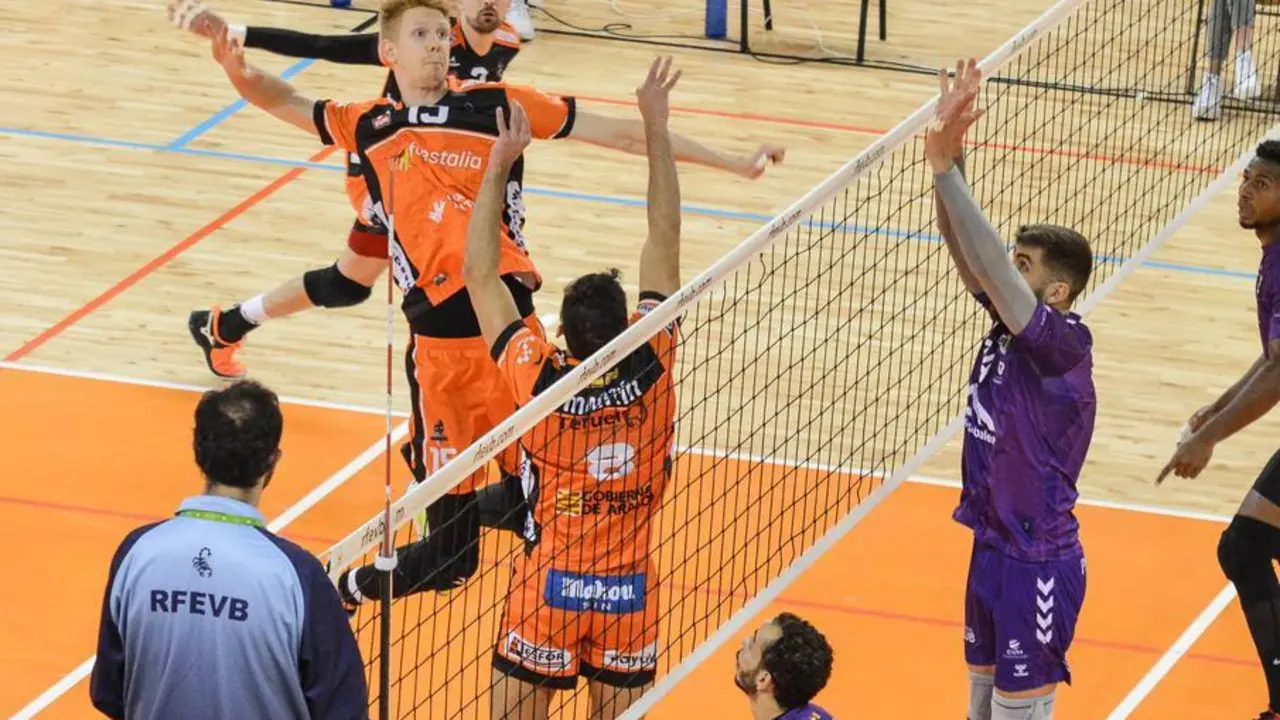 Los turolenses en el &uacute;ltimo partido contra el Manacor. | Foto: CV Teruel