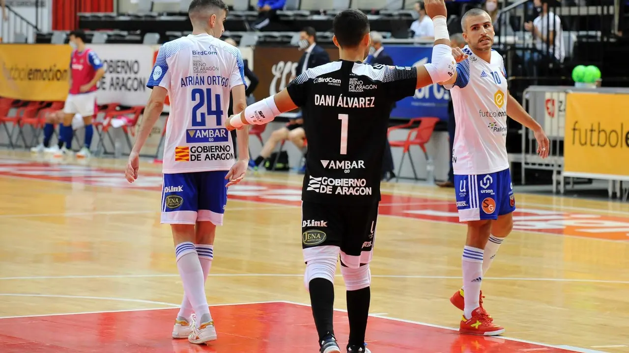 Dani &Aacute;lvarez, junto a Adri Ortego y Carlos Retamar. Foto: Pedro Luis Serrano