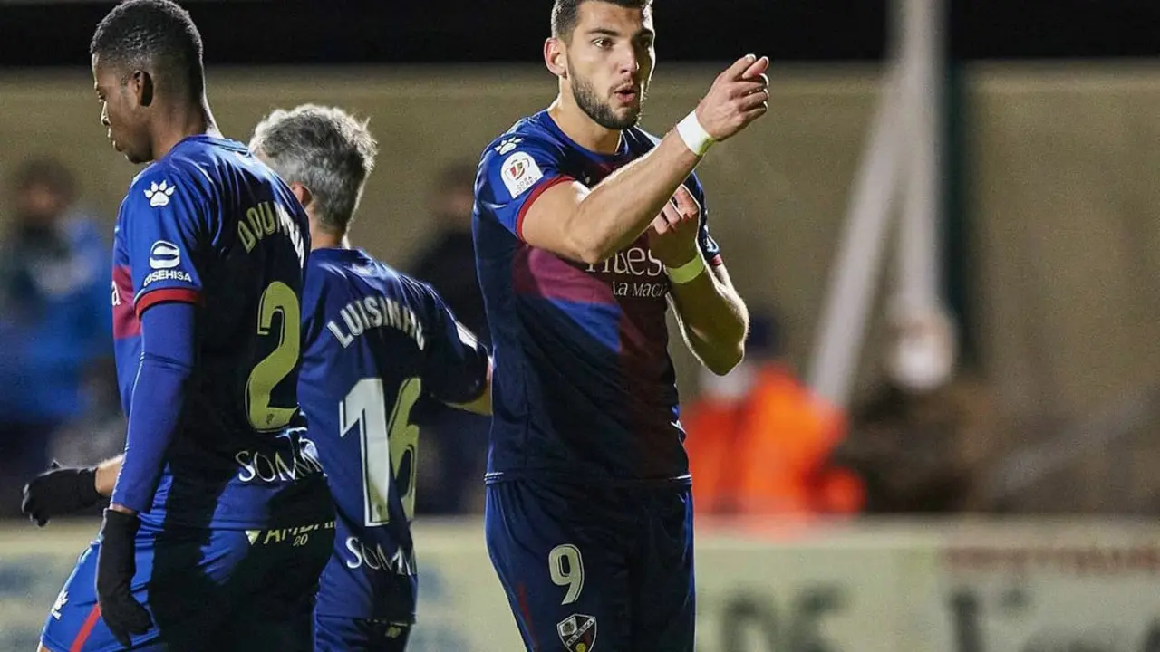 Rafa Mir celebra el primer gol del partido | Foto: SD Huesca