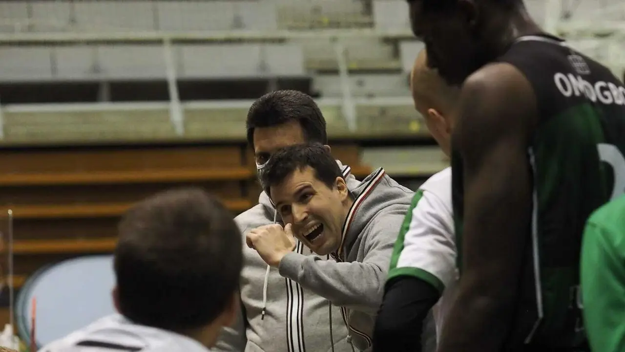 David G&oacute;mez, en un tiempo muerto. Foto: C. Pascual
