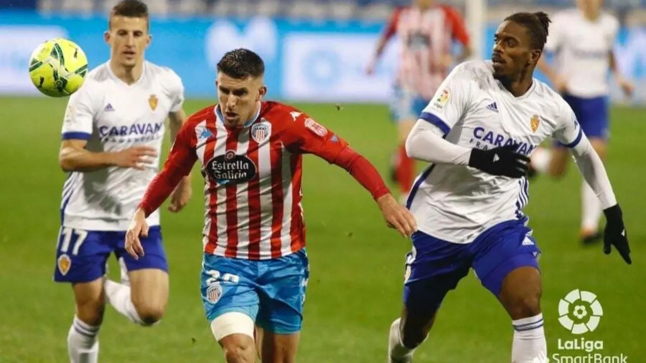 Jair Amador en una jugada ante el CD Lugo. Foto: LaLiga SmartBank