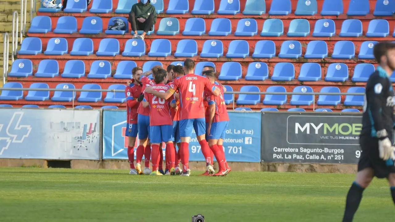 El CD Teruel celebrando un gol | Foto: Pedro Sabio