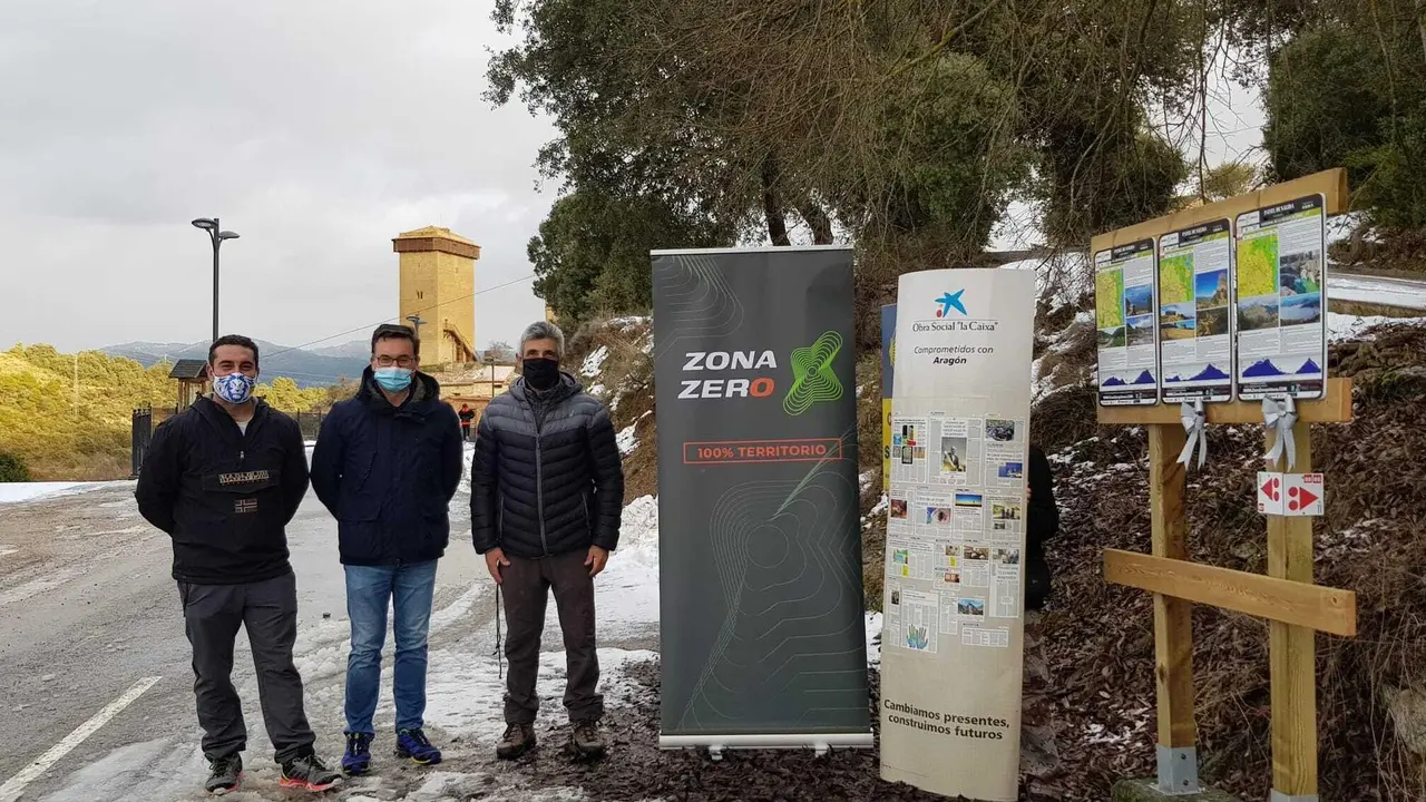 La presentaci&oacute;n de la octava &aacute;rea de Zona Zero fue en Abizanda, con su singular torre al fondo de la imagen. Foto: Zona Zero