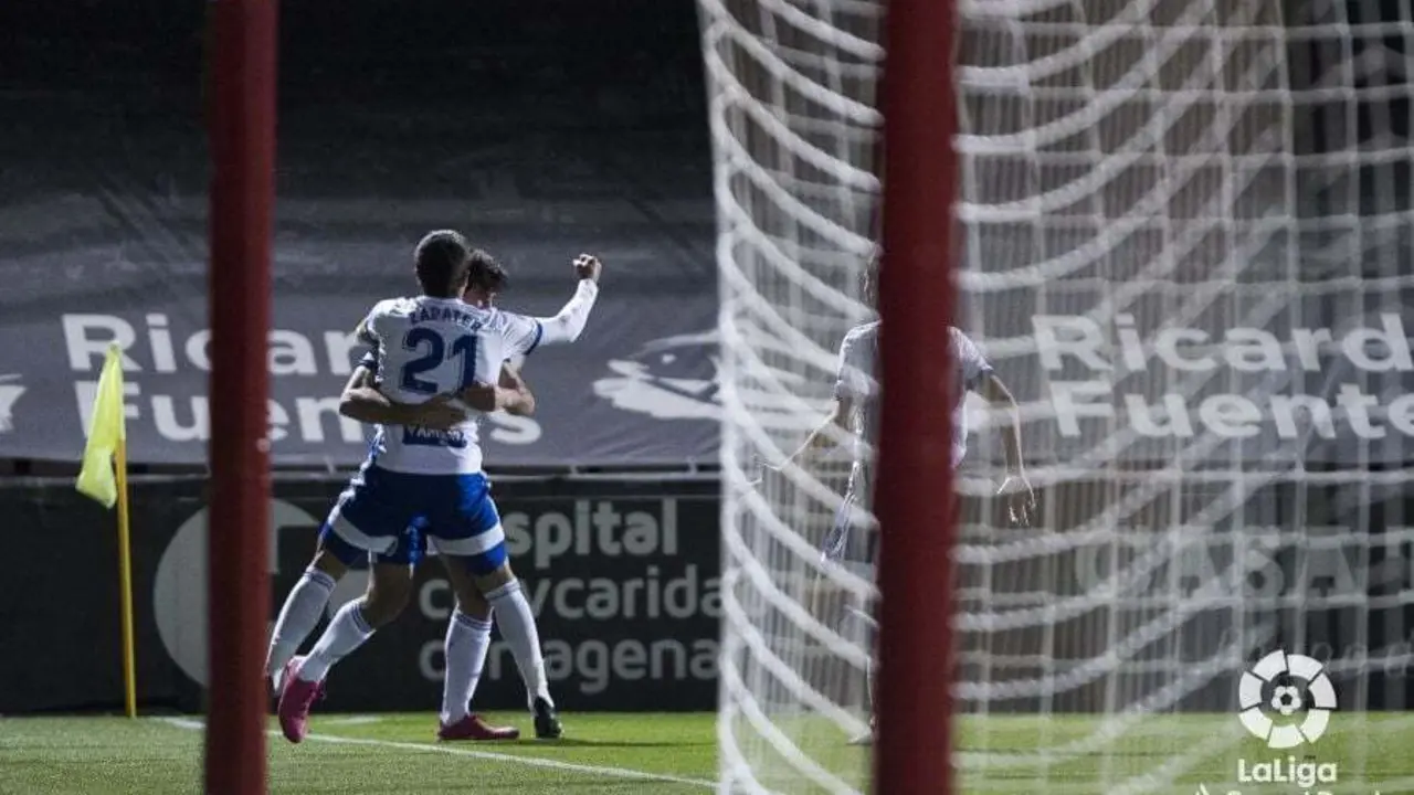 Az&oacute;n y Zapater celebran el 1 a 1. Foto: LFP