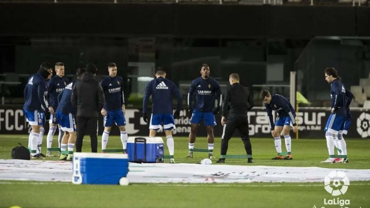 Jair Amador en el calentamiento previo al partido ante el FC Cartagena. Foto: LaLiga SmartBank