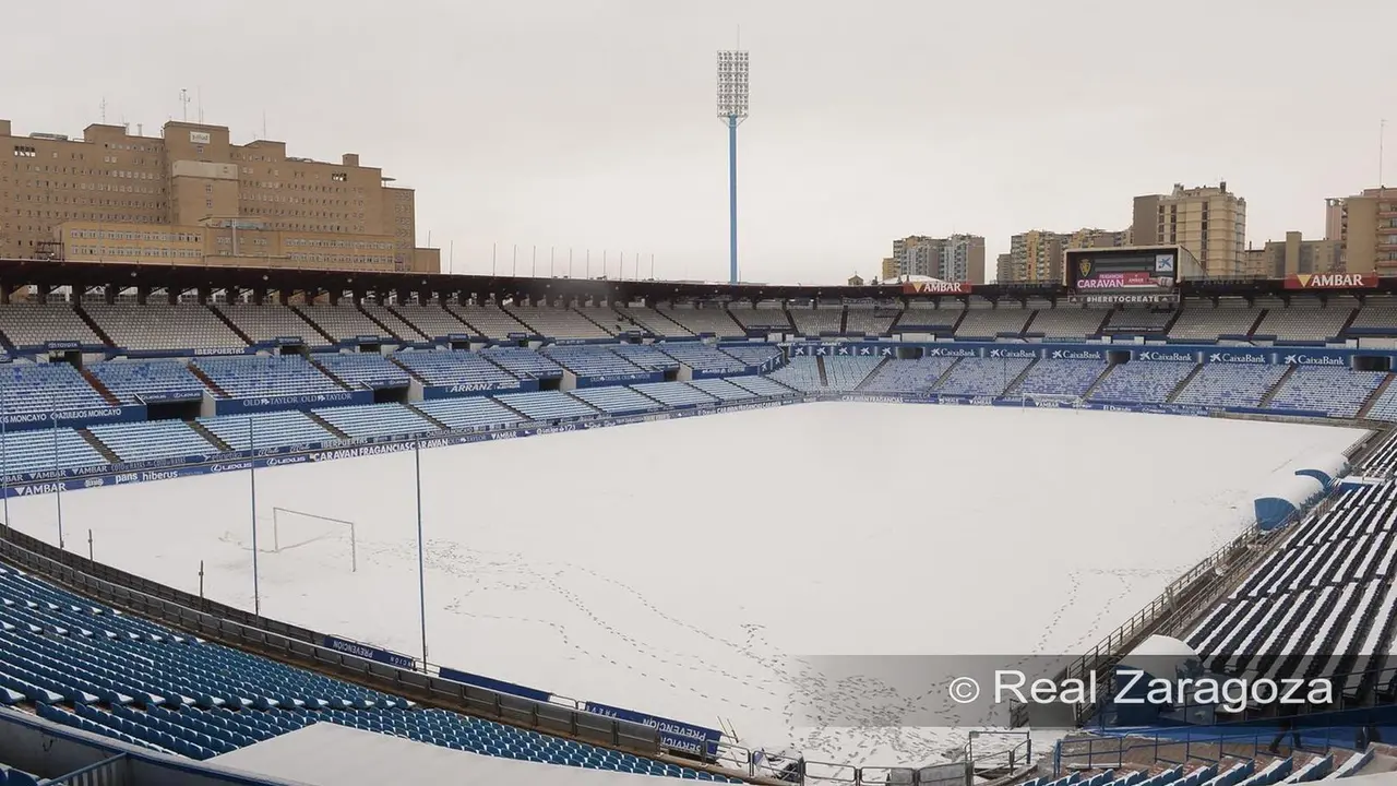 La Romareda te&ntilde;ida de blanco por la nieve en la nevada de 2018. Foto: Real Zaragoza