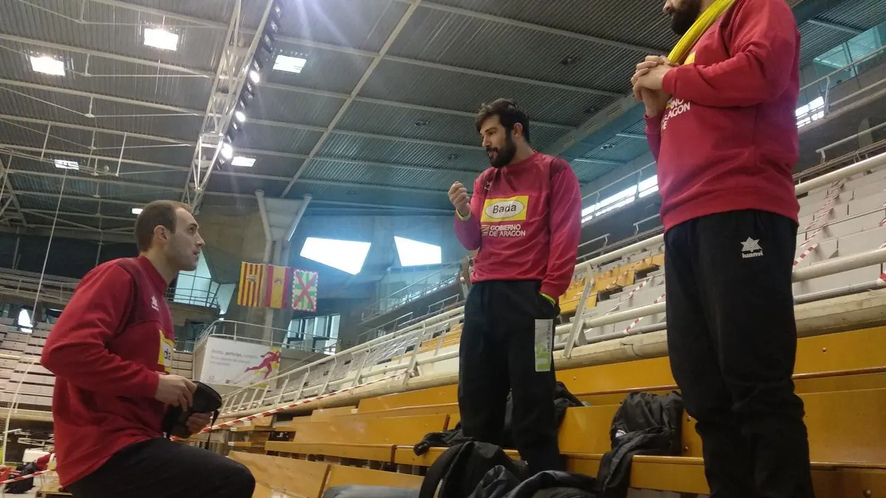 De izquierda a derecha, Oier, Dani Arguillas y Alex Marcelo en el Palacio. Foto: Sportaragon