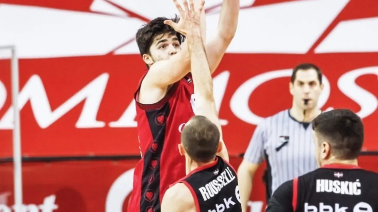 Javi Garc&iacute;a, en el partido ante Bilbao Basket. Foto: Esther Casas/Casademont Zaragoza