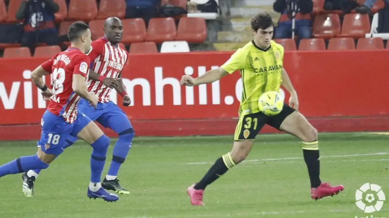 Iv&aacute;n Az&oacute;n jug&oacute; de titular en el partido ante el Real Sporting de Gij&oacute;n. Foto: LaLiga SmartBank