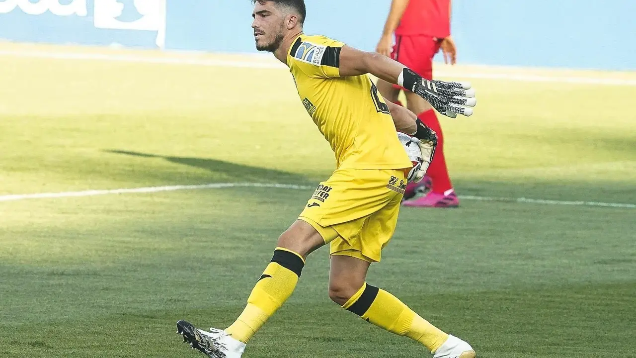 Rub&eacute;n Y&aacute;&ntilde;ez con la camiseta del Getafe. | Foto: Getafe