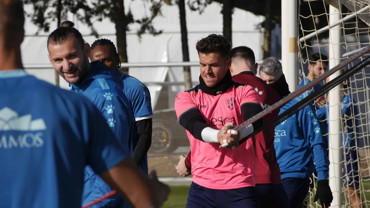 Los jugadores del Huesca entrenan duro a las &oacute;rdenes de Pacheta | Foto: SD Huesca