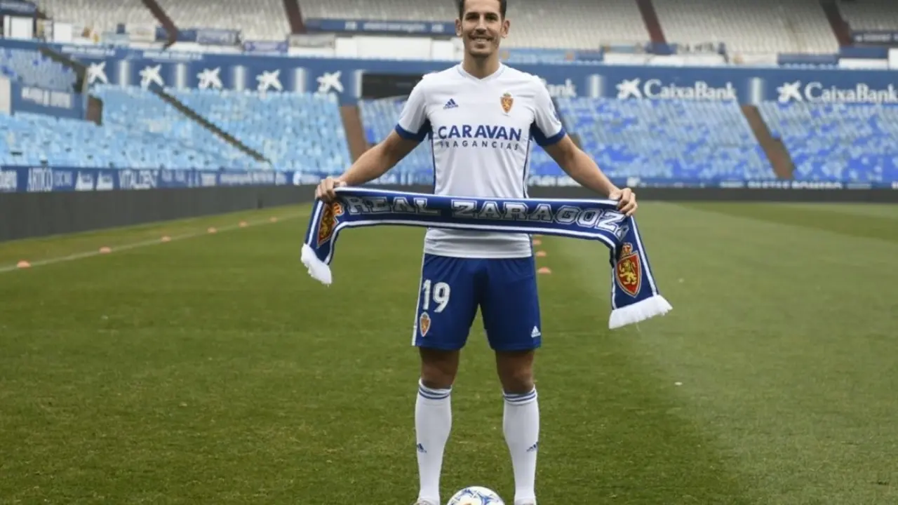 Alex Alegr&iacute;a en su presentaci&oacute;n en La Romareda/ Foto: Rel Zaragoza