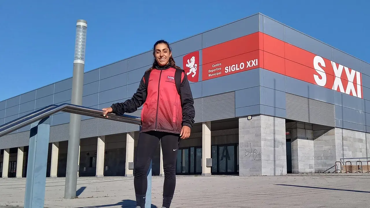 Lila Lacazette, antes del entrenamiento del martes. Foto: Sch&auml;r Colores Zaragoza
