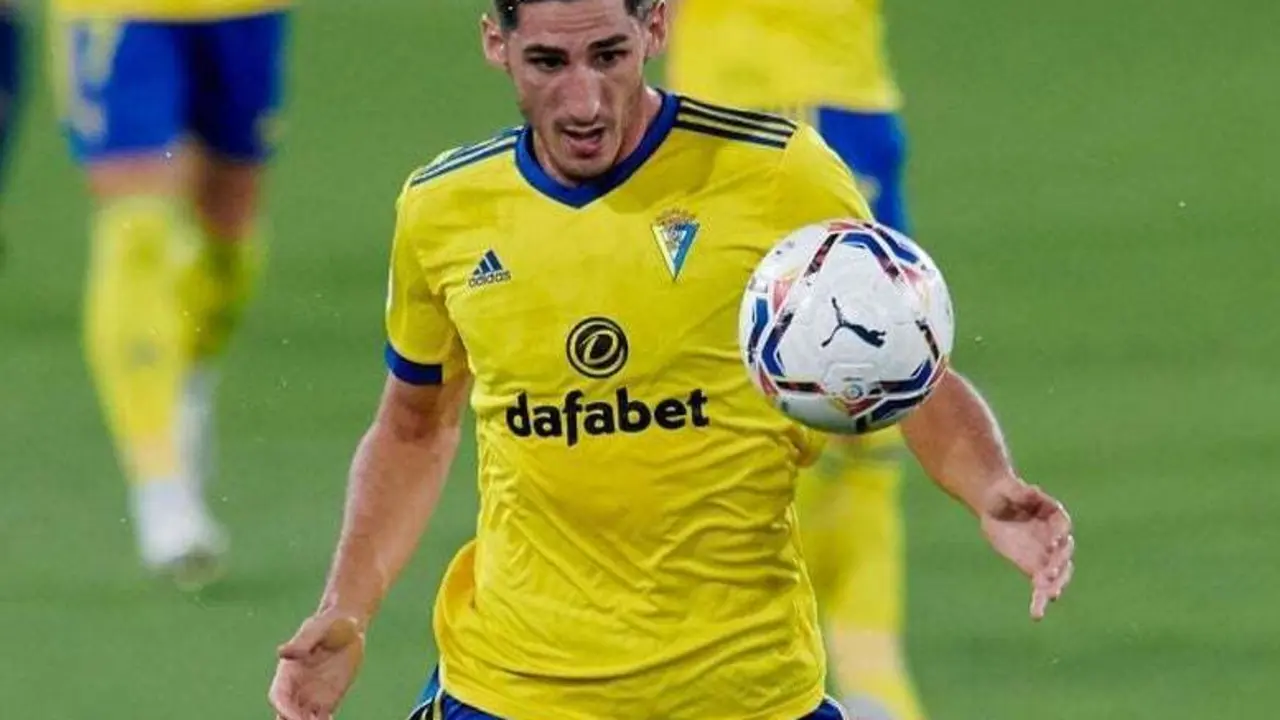 Yann Bodiger con la camiseta del C&aacute;diz CF. 