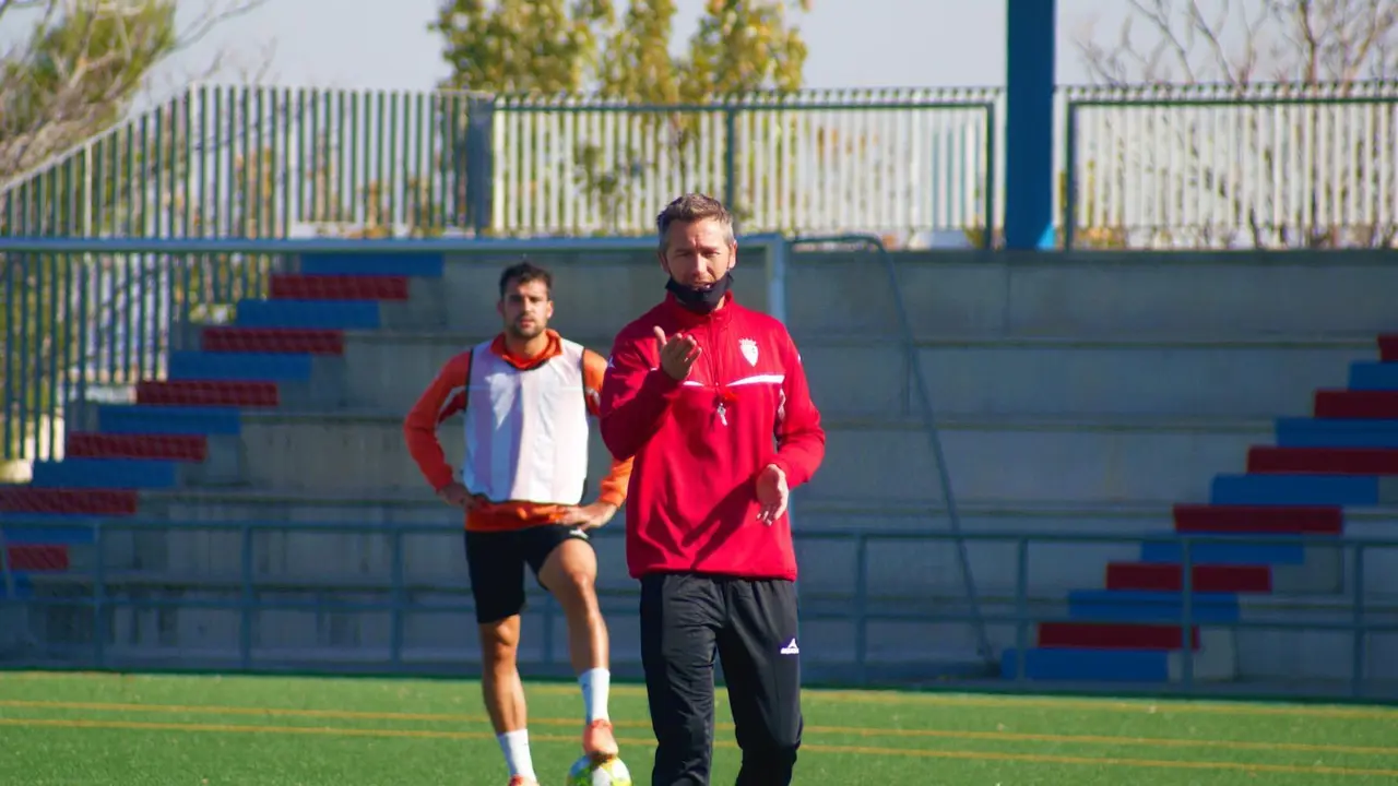 V&iacute;ctor Bravo durante un entrenamiento. | Foto: CD Teruel