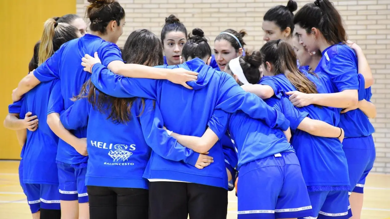 Todav&iacute;a no debut&oacute; Claudia G&oacute;mez con la camiseta azulona. Fotograf&iacute;a: C.N. Helios