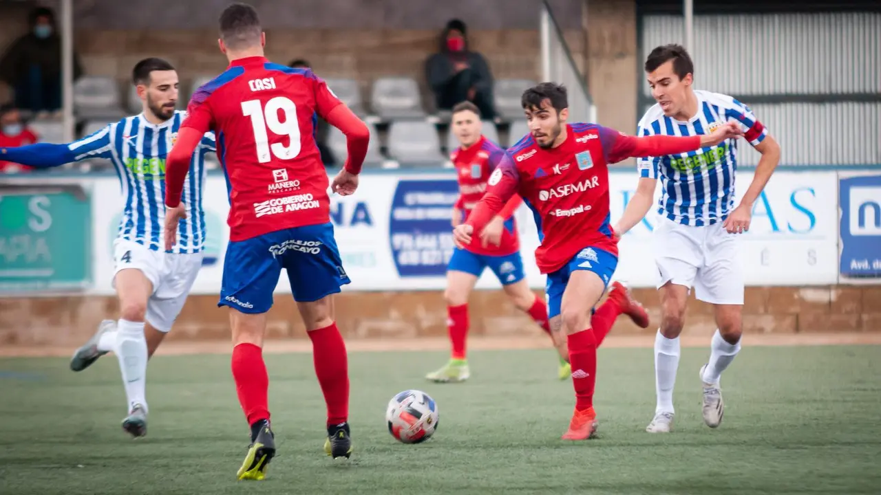 El Tarazona en su partido ante el Izarra. Foto: Ra&uacute;l L&oacute;pez Navarro