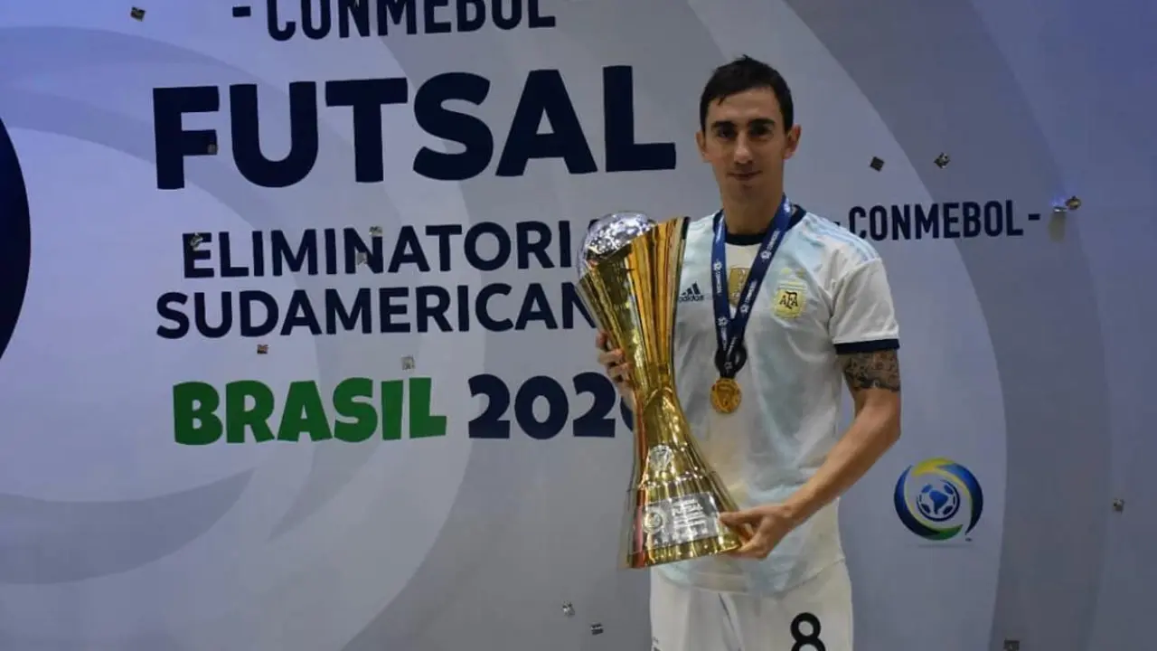 Santi Basile, junto a un t&iacute;tulo ganado con su selecci&oacute;n