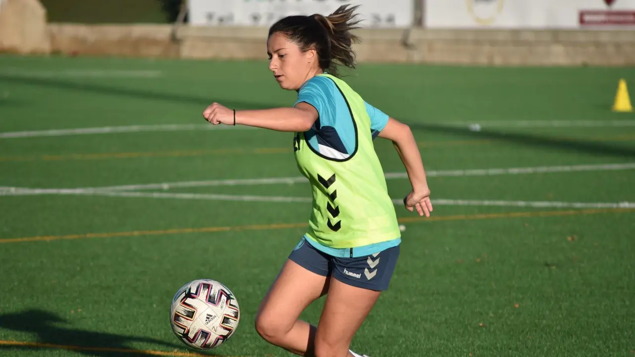 Judith Sainz en su primer entrenamiento en el Enrique Porta. Foto: Zaragoza CFF