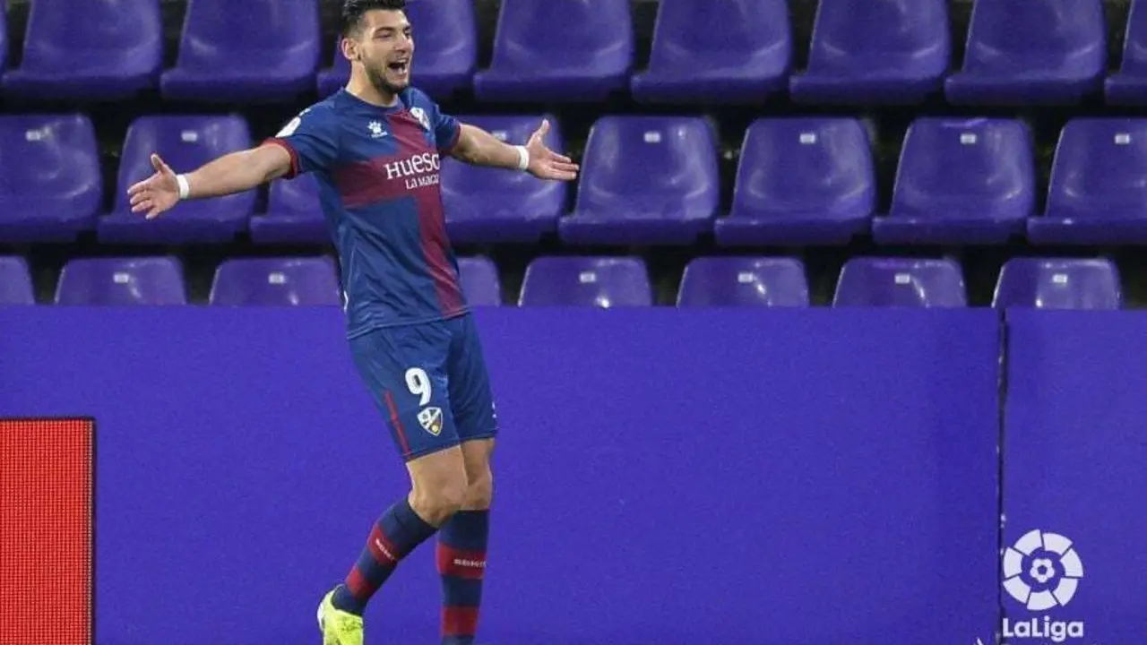 Rafa Mir celebra uno de sus tantos ante el Valladolid. | Foto: LaLiga