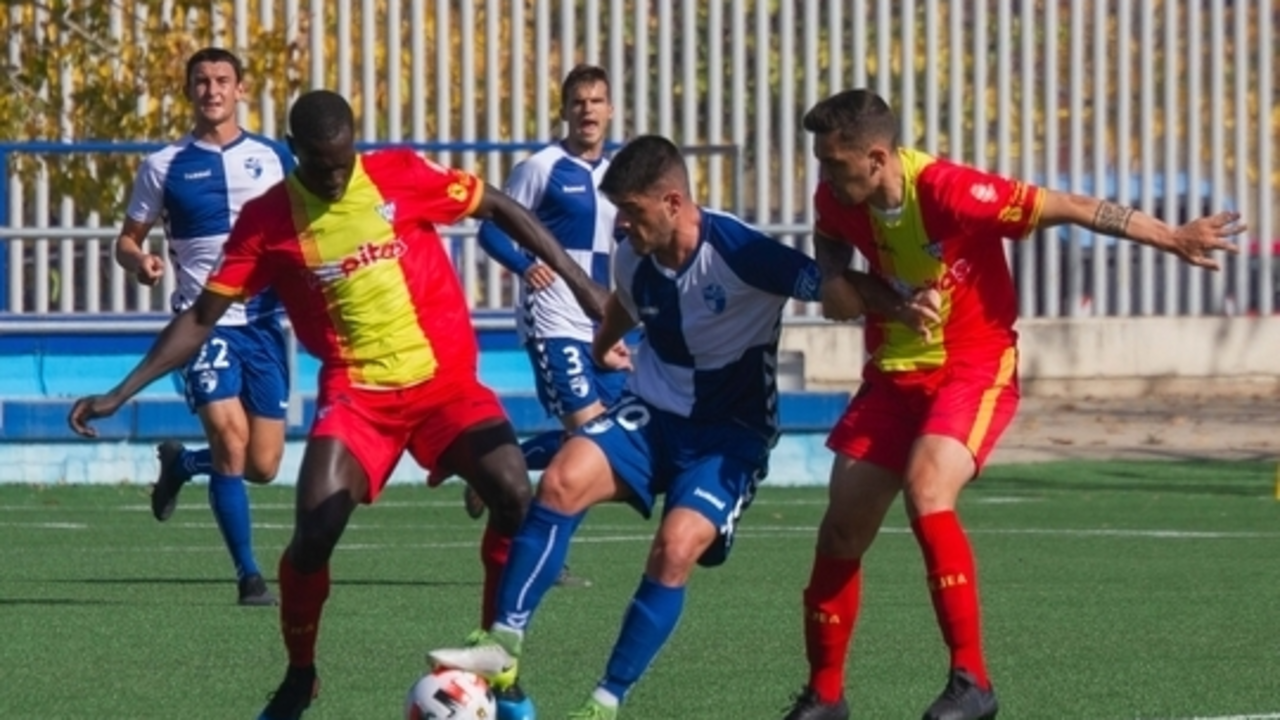 Choque entre el Ebro y el Ejea de la pasada temporada. | Foto: CD Ebro