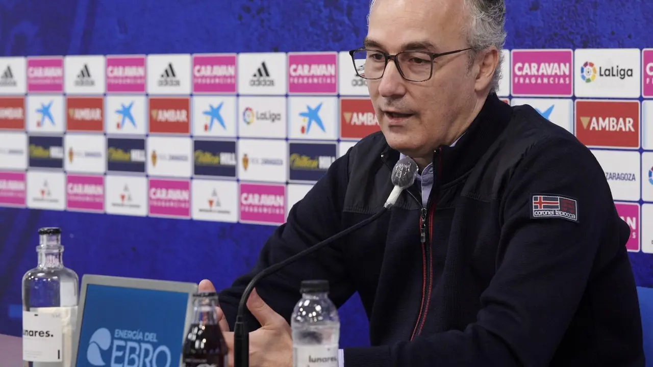 Miguel Torrecilla, en su presentaci&oacute;n como director deportivo blanquillo. Foto: Real Zaragoza