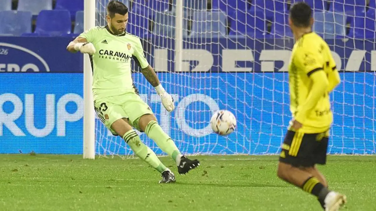 &Aacute;lvaro Rat&oacute;n fue titular en el debut de Iv&aacute;n Mar&iacute;tnez ante el Real Oviedo. Foto: Real Zaragoza