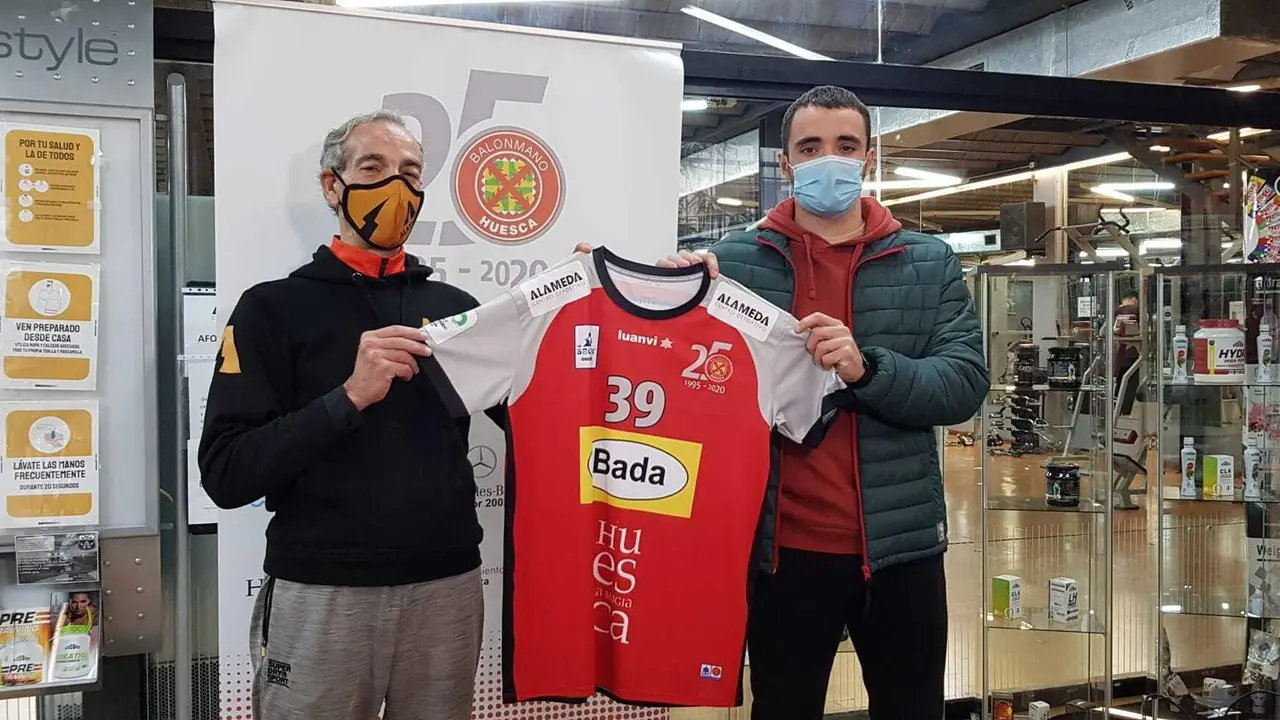 Asier Nieto, en la imagen, es patrocinado esta temporada por el Gimnasio Alameda. Foto: BM Huesca