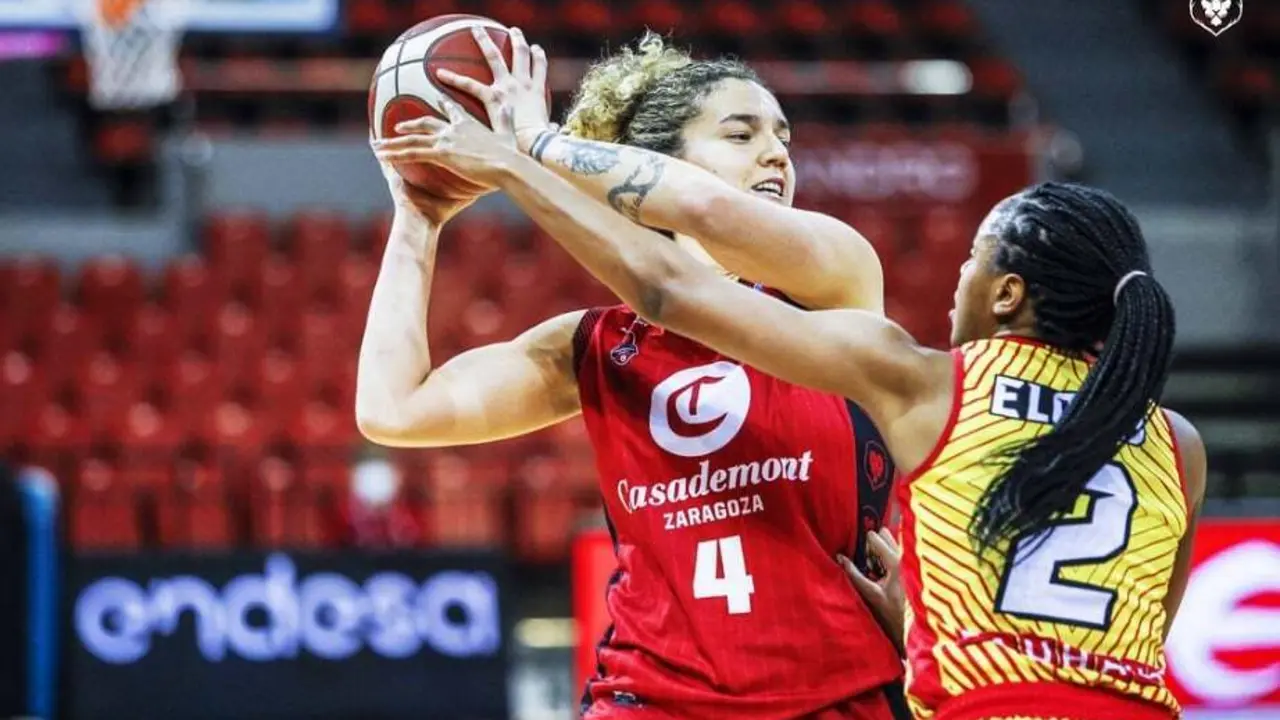 Laura Nicholls, en el duelo ante Girona. Foto: Esther Casas/Casademont Zaragoza