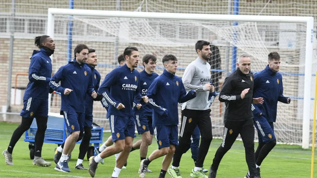 Jair y Franc&eacute;s se ejercitan junto a sus compa&ntilde;eros en un entrenamiento en la Ciudad Deportiva. Foto: Real Zaragoza