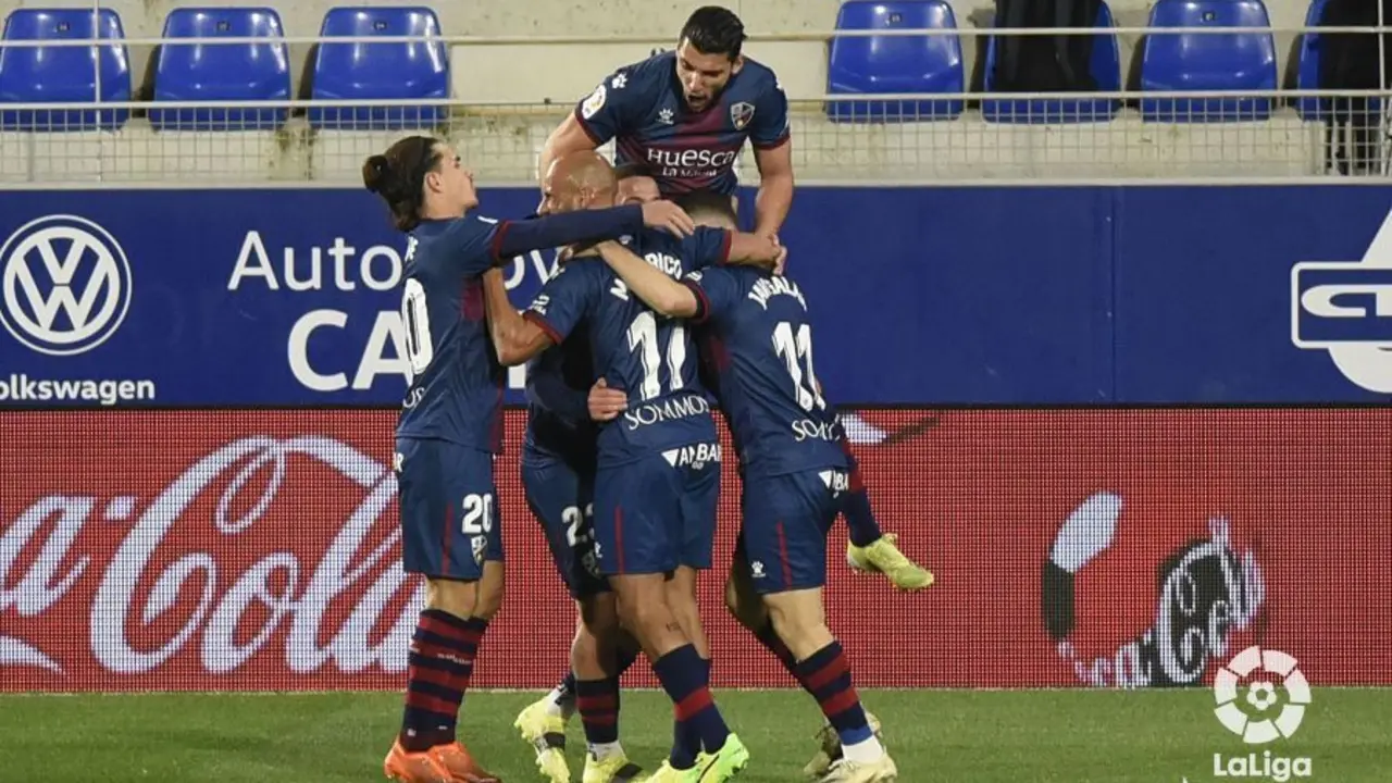 Los jugadores del Huesca celebran su tercer gol | Foto: LFP