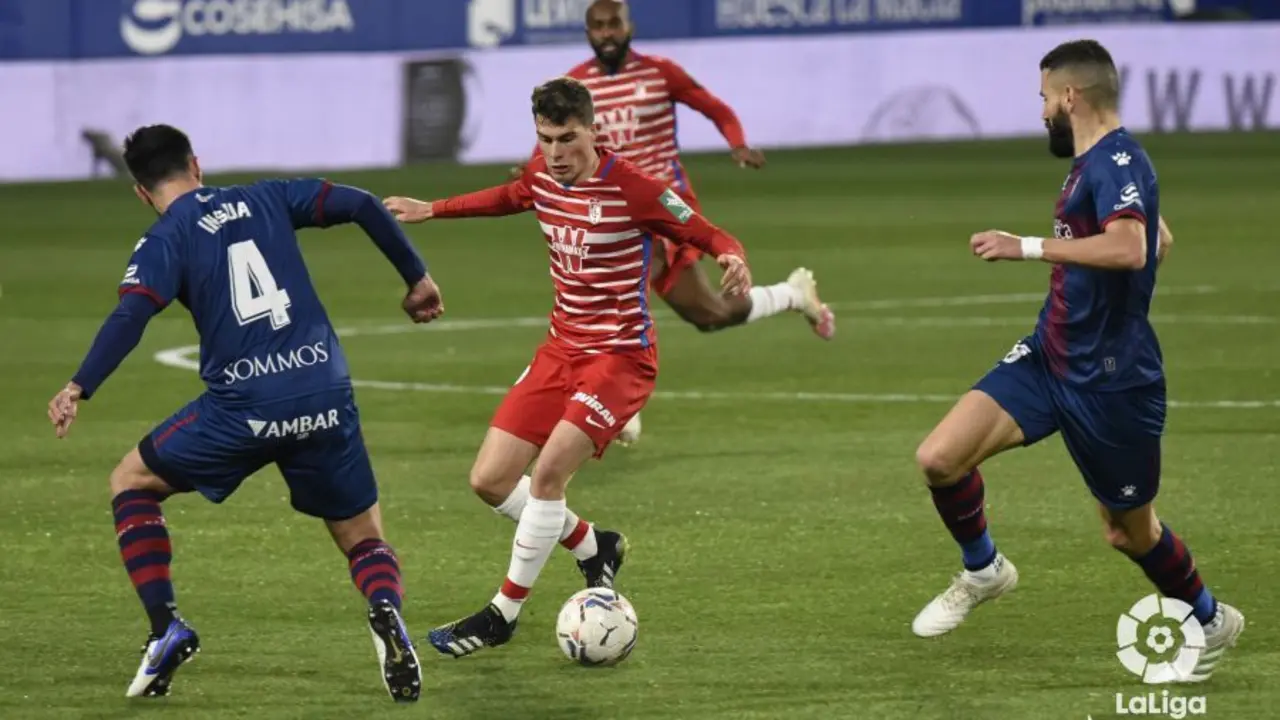 Soro, en la imagen firm&oacute; el segundo gol del Granada y caus&oacute; cierto temor a un empate. Foto: LaLiga