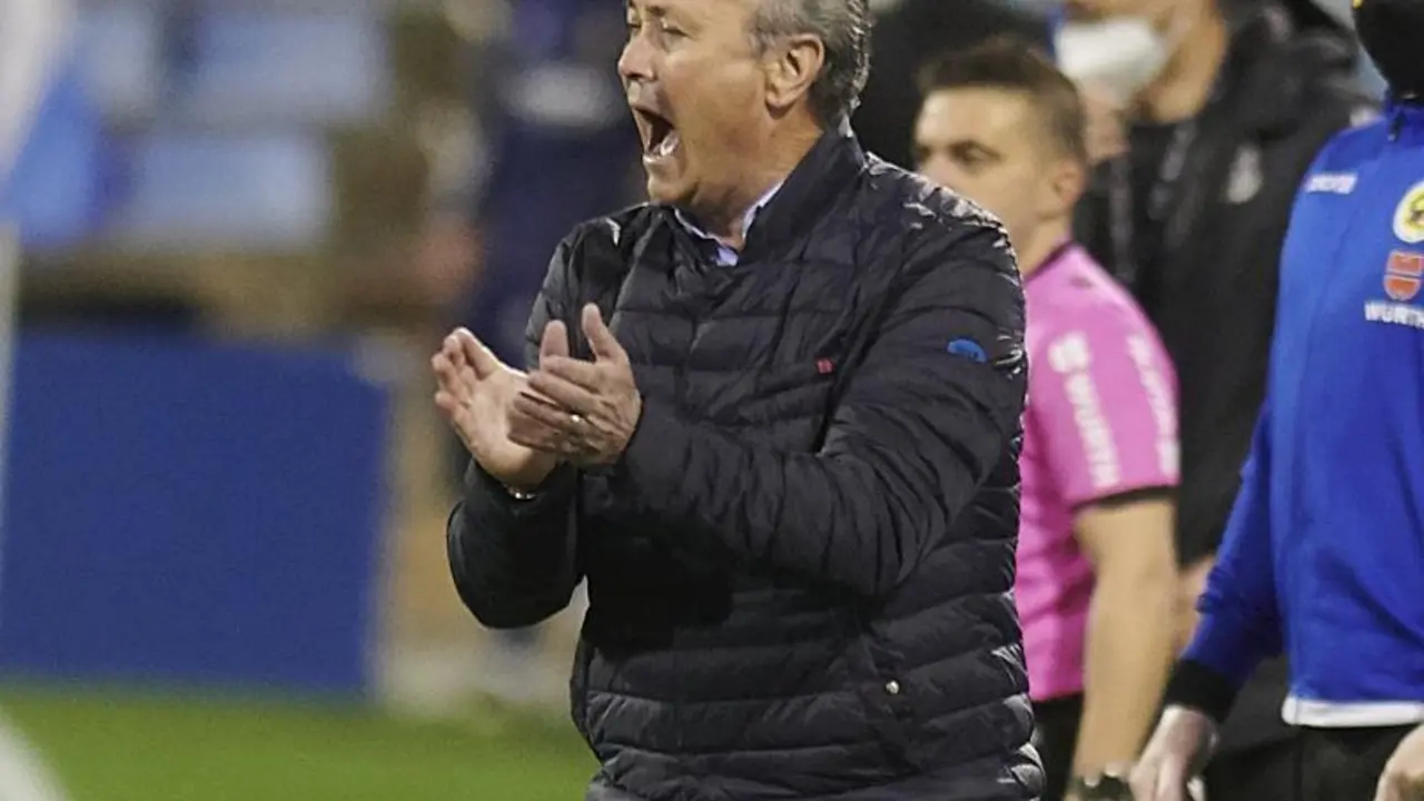 JIM animando a sus jugadores ante el Alcorc&oacute;n | Foto: Tino Gil, Real Zaragoza