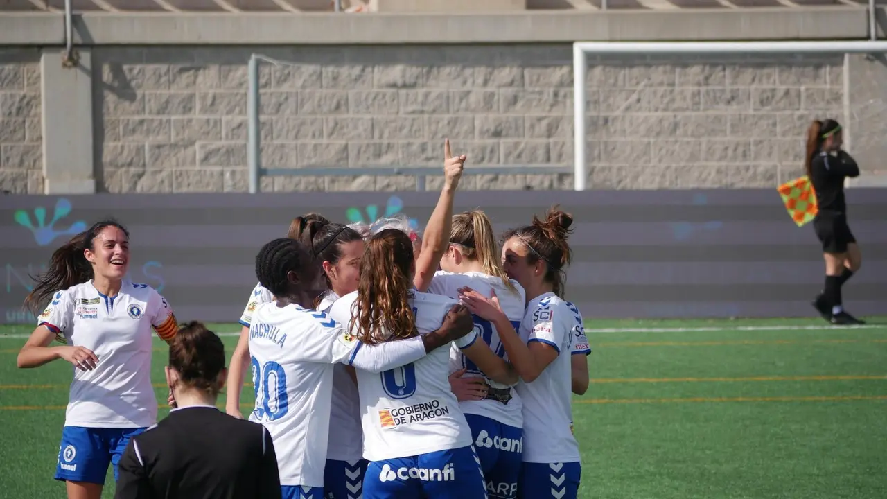 El Zaragoza CFF celebra el gol de Mady ante el FC Barcelona B. Foto: Zaragoza CFF