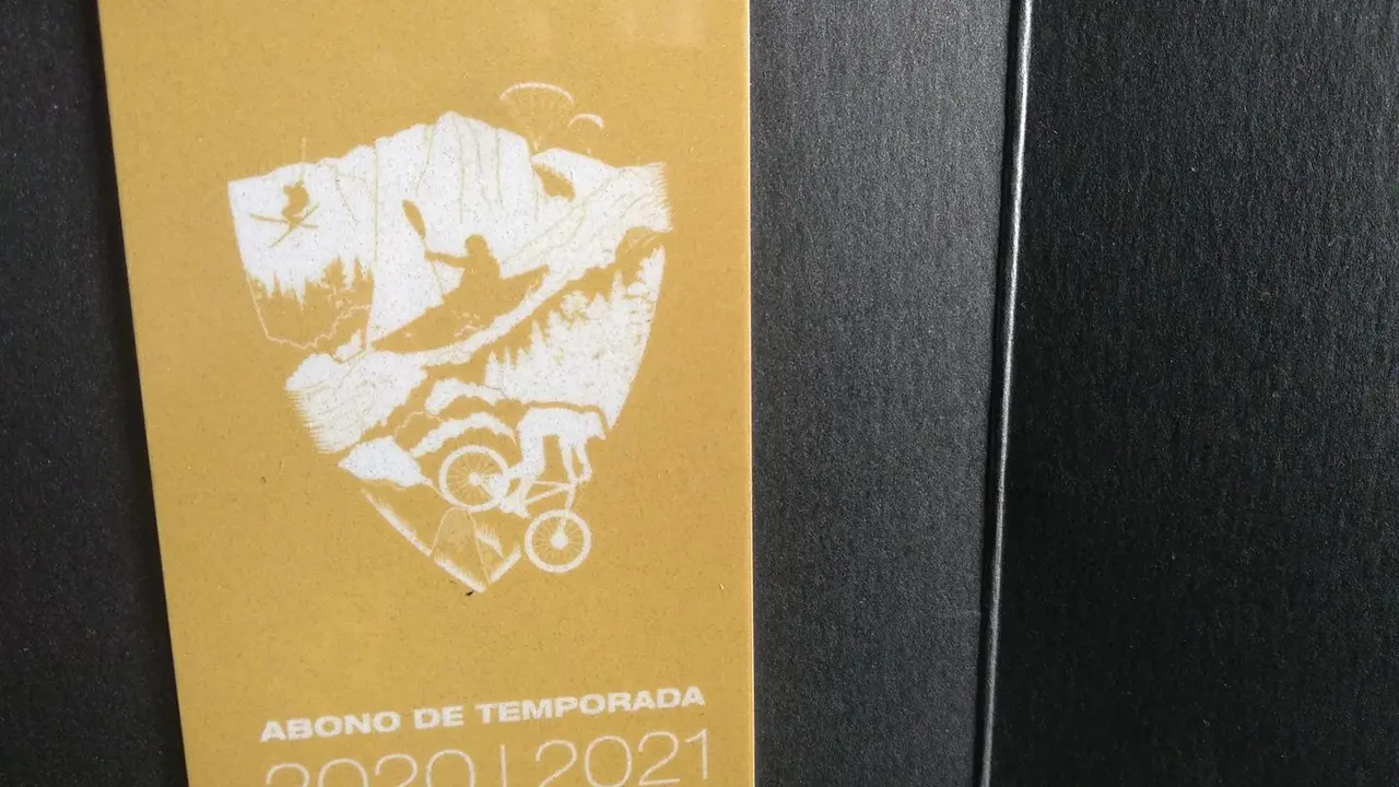 Car&aacute;tula del abono de la SD Huesca para la temporada 2020/21.