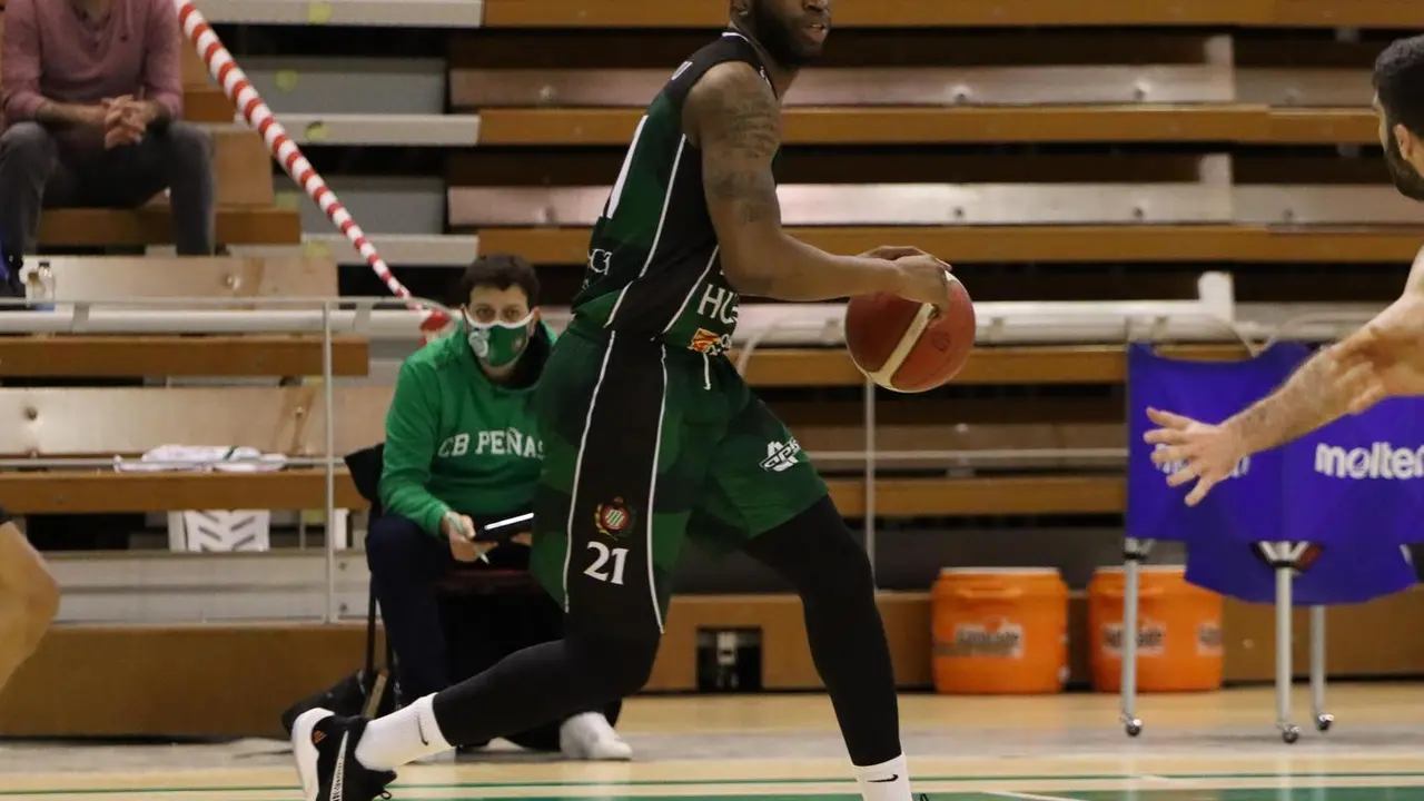 Onwenu, en la imagen, durante un partido con el Levitec Huesca. Foto: Cedida