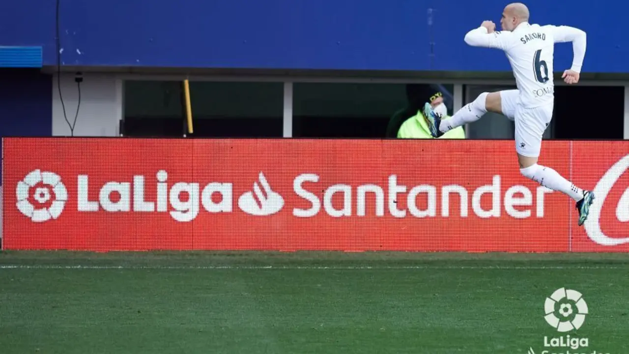 Sandro celebra su gol en Ip&uacute;rua contra el &Euml;ibar y con el que el Huesca abri&oacute; el marcador. Foto: LaLiga