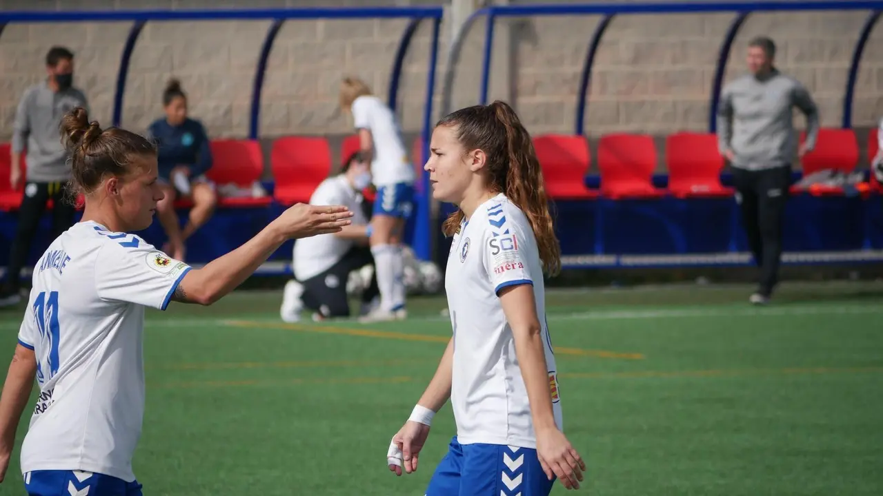 Annelie y Nora S&aacute;nchez celebran el 1-0 ante el Bar&ccedil;a B. Foto: Zaragoza CFF