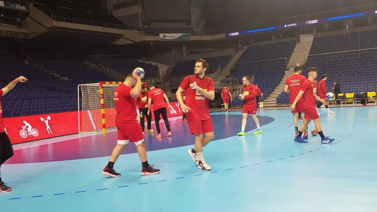 La `plantilla del Bada Huesca ha tenido oportunidad de entrenar durante 50 minutos en el WiZink center. Foto: BM Huesca