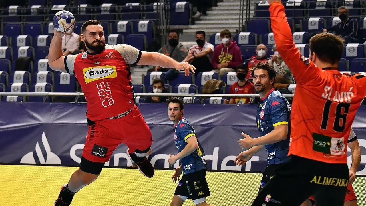 Montoya, en la imagen, en un partido contra Le&oacute;n disputado en el WiZink de Madrid de la Copa del Rey. Foto: J. L. Recio/RFEBM